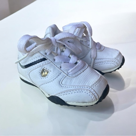 U.S. Polo Assn. white infant sneakers (like new!) - size 4 - Picture 1 of 6